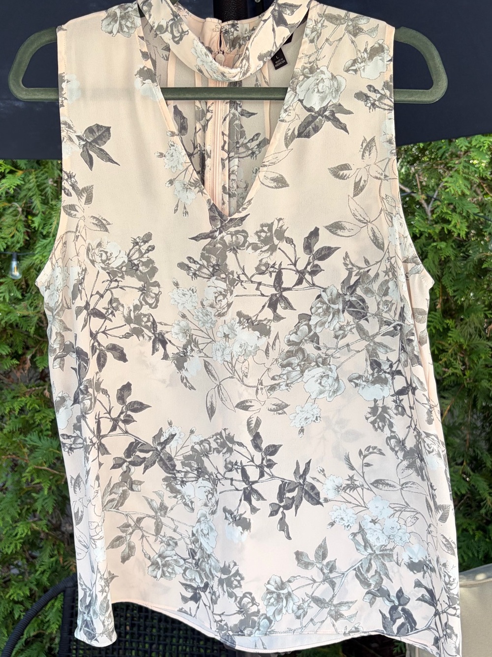 Banana Republic Factory Cream Floral Sleeveless Keyhole Blouse Large